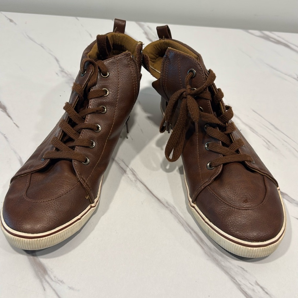 Cat and Jack zipper Shoes 
Size 7 
Brown faux leather
